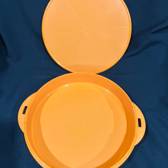 NEW! (NIP) Tupperware Cool Orange Cake Taker w/ FREE Cake Server (LAST one) - Picture 5 of 14